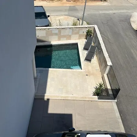 Crispo Apartment *