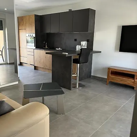 Crispo Apartment